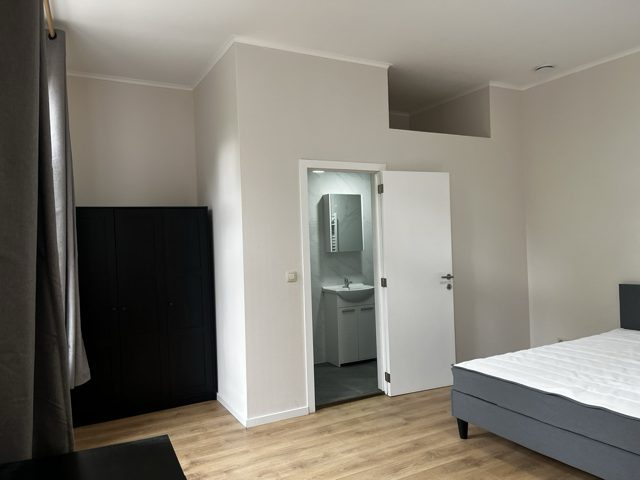 Chambre avec salle de douche privative